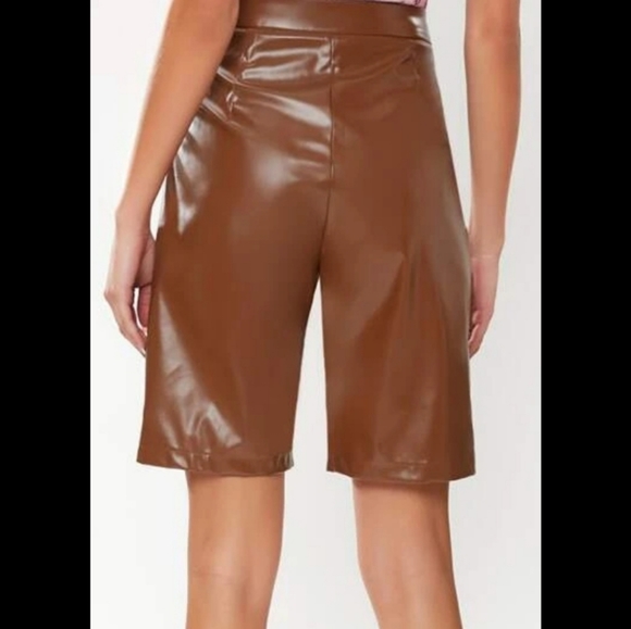 Bermuda Highwaist Walking Shorts - Picture 2 of 4